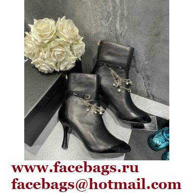 Chanel Pearls and Chain Ankle Boots Lambskin/Patent Black 2021