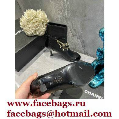 Chanel Pearls and Chain Ankle Boots Lambskin/Patent Black 2021