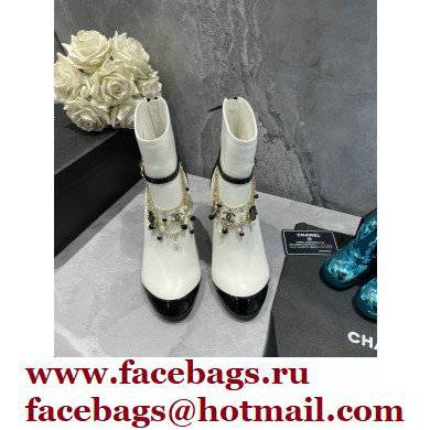 Chanel Pearls and Chain Ankle Boots Lambskin/Patent White 2021