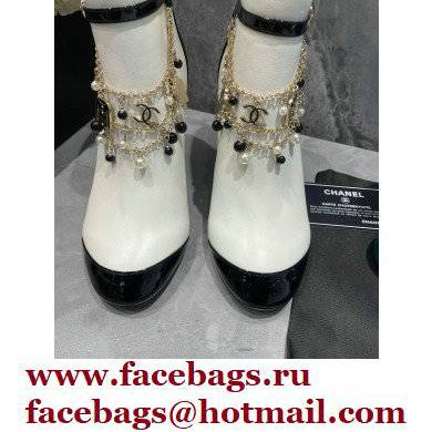 Chanel Pearls and Chain Ankle Boots Lambskin/Patent White 2021