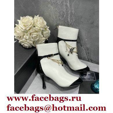 Chanel Pearls and Chain Ankle Boots Lambskin/Patent White 2021