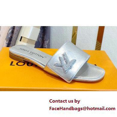 Louis Vuitton Shake Flat Mules in Metallic lambskin Silver 2023