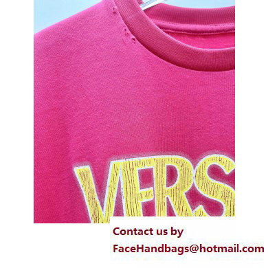 VERSACE LOGO PRINTED T-SHIRT fuchsia 2023