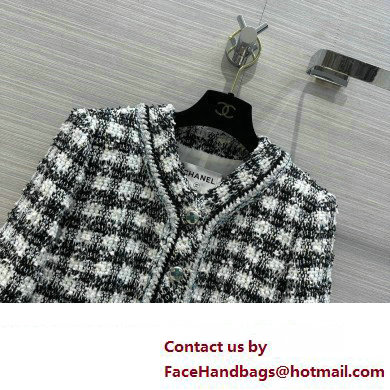 CHANEL BLACK/WHITE CHECK JACKET 2023