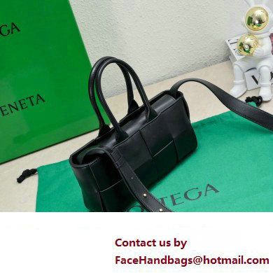 Bottega Veneta Mini East-West Arco Tote Intreccio leather bag with detachable strap BLACK 2024