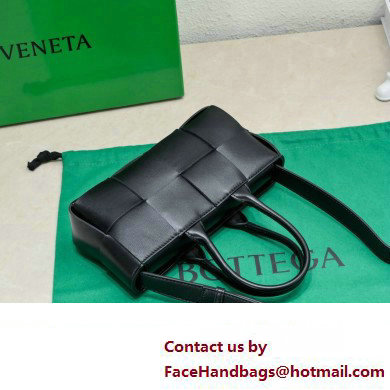 Bottega Veneta Mini East-West Arco Tote Intreccio leather bag with detachable strap BLACK 2024