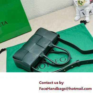 Bottega Veneta Mini East-West Arco Tote Intreccio leather bag with detachable strap EMERALD GREEN 2024