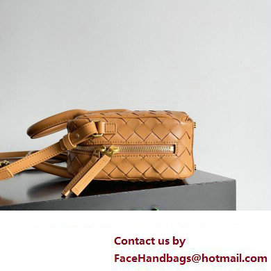 Bottega Veneta Small Getaway Intrecciato leather top handle bag with adjustable and detachable strap ALMOND 2024