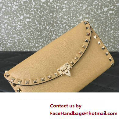 Valentino Rockstud Wallet With Chain in Grainy Calfskin Beige 2024