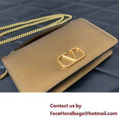 Valentino Vlogo Signature Wallet With Chain in Grainy Calfskin Gold 2024