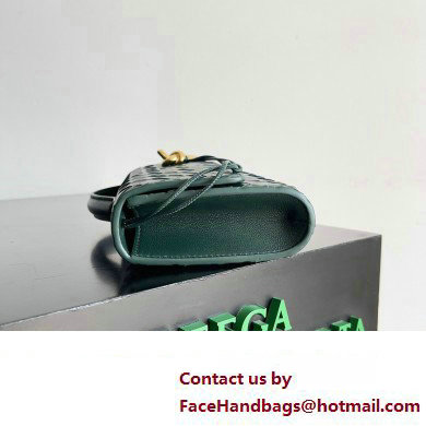 Bottega Veneta Long Clutch Andiamo With Handle Intrecciato leather bag Emerald green with metallic knot closure 2024