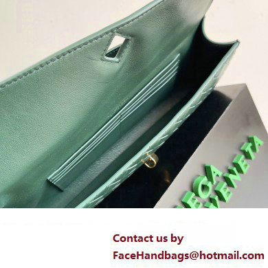 Bottega Veneta Long Clutch Andiamo With Handle Intrecciato leather bag Emerald green with metallic knot closure 2024