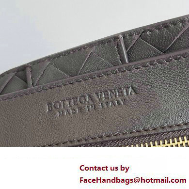 Bottega Veneta Medium Andiamo Intrecciato leather top handle Bag FONDANT With Chain 2024