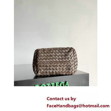 Bottega Veneta Small Cabat Bucket Small Intreccio leather bag FONDANT 2024