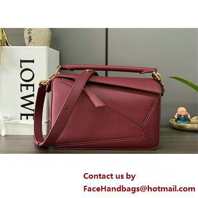 LOEWE Small Puzzle bag in in classic calfskin burgundy 2024 - Click Image to Close