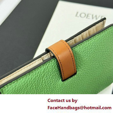 Loewe Medium vertical wallet in soft grained calfskin Green