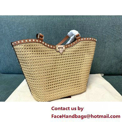 VALENTINO ROCKSTUD WOVEN RAFFIA SHOPPING BAG NATURAL/ALMOND 2025