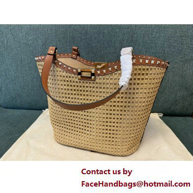 VALENTINO ROCKSTUD WOVEN RAFFIA SHOPPING BAG NATURAL/ALMOND 2025