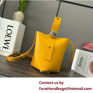 loewe mini Pebble Bucket bag in mellow calfskin Sunflower 2025 - Click Image to Close