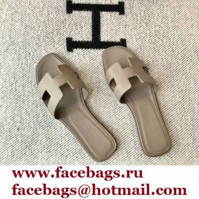 Hermes Oran Flat Sandals in Swift Box Calfskin 36