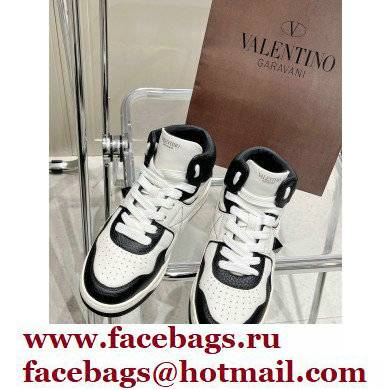 Valentino Mid-Top ONE STUD Sneakers 01 2022