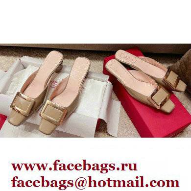 Roger Vivier Heel 2.5cm/4.5cm Belle Vivier Metal Buckle Mules in Patent Leather Beige